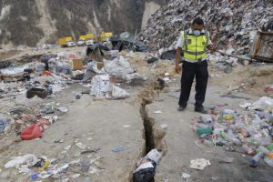 landfill-collapse-guatemala-city-3-696x464